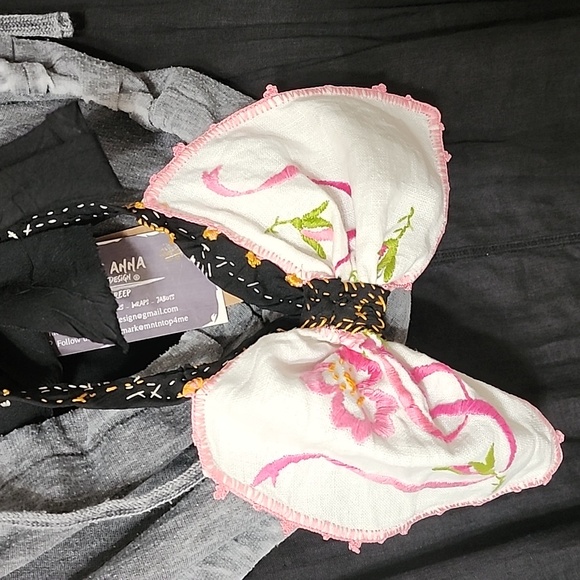 MOSSIE ANNA ARTISAN DESIGN Accessories - JABOT BOW 🩷 NWT 🩷MOSSIE ANNA ARTISAN DESIGN  OOAK